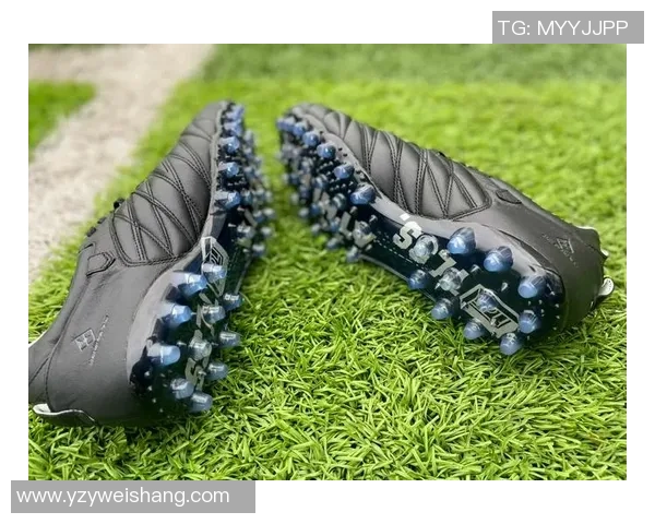 选择适合球星训练的足球鞋技巧及推荐，提升训练效果的关键因素